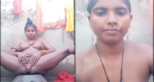 Desi Bhabhi Having Bath