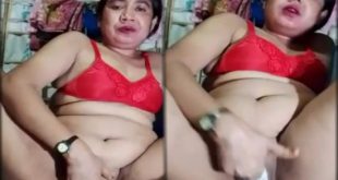 Horny Bhabi Fingering