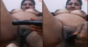 Horny Bhabi Hand Fucking