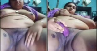 Horny Bhabi Masturbating and moaning